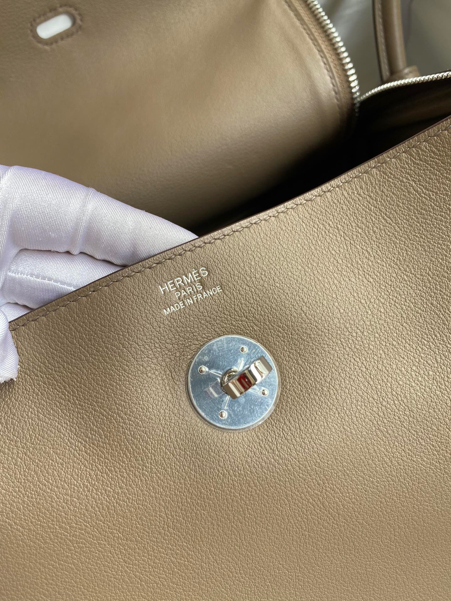 H**mes lindy 30 handmade bag in taupe swift calfskin