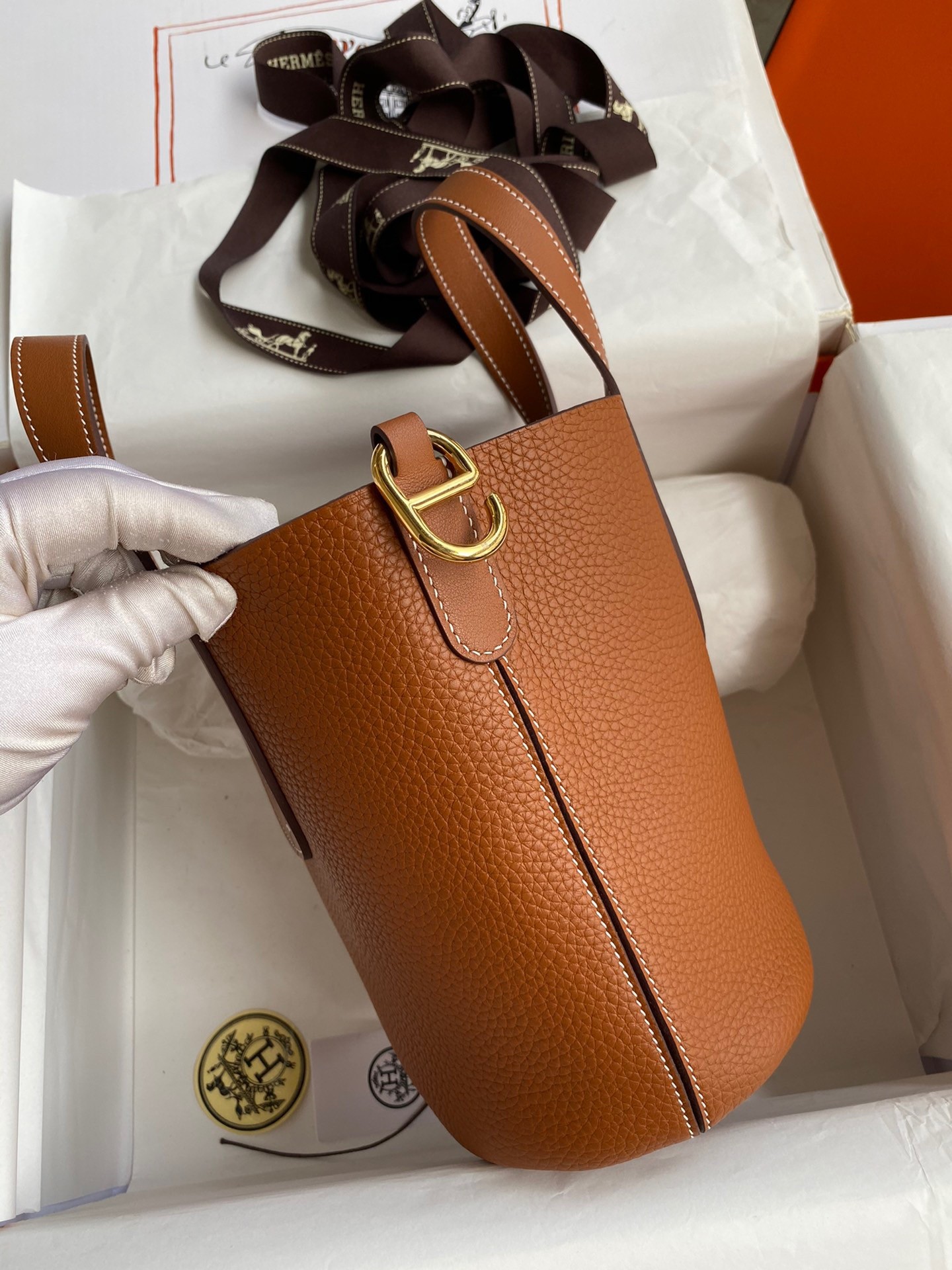 H**mes in the loop 18 handmade bag in gold clemence leather