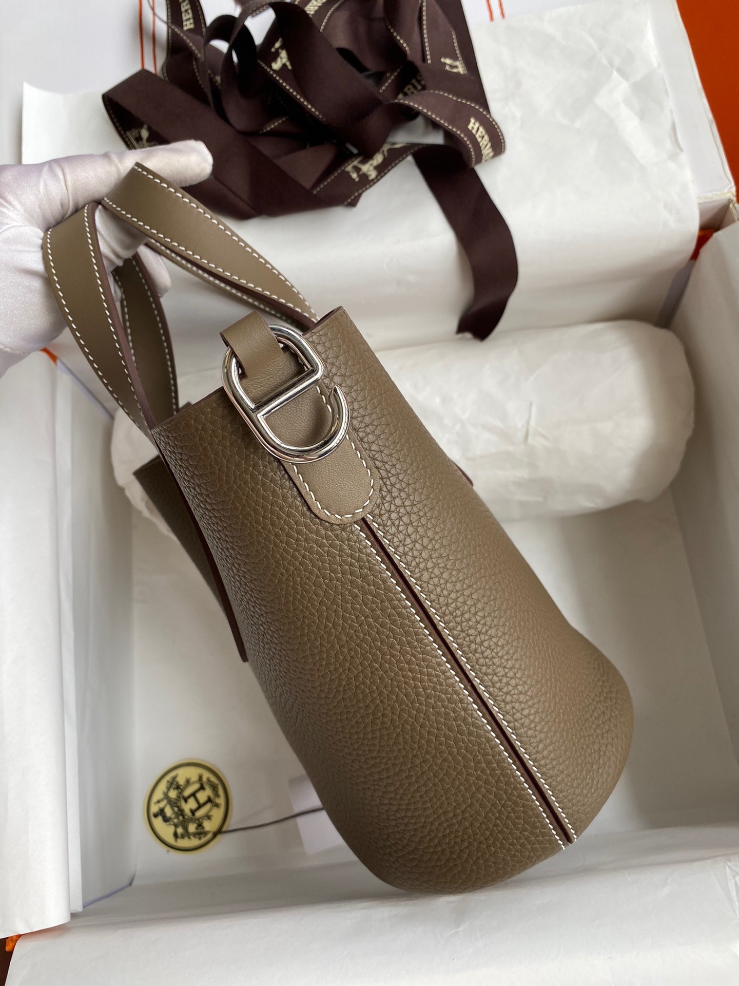 H**mes in the loop 18 handmade bag in taupe clemence leatherther