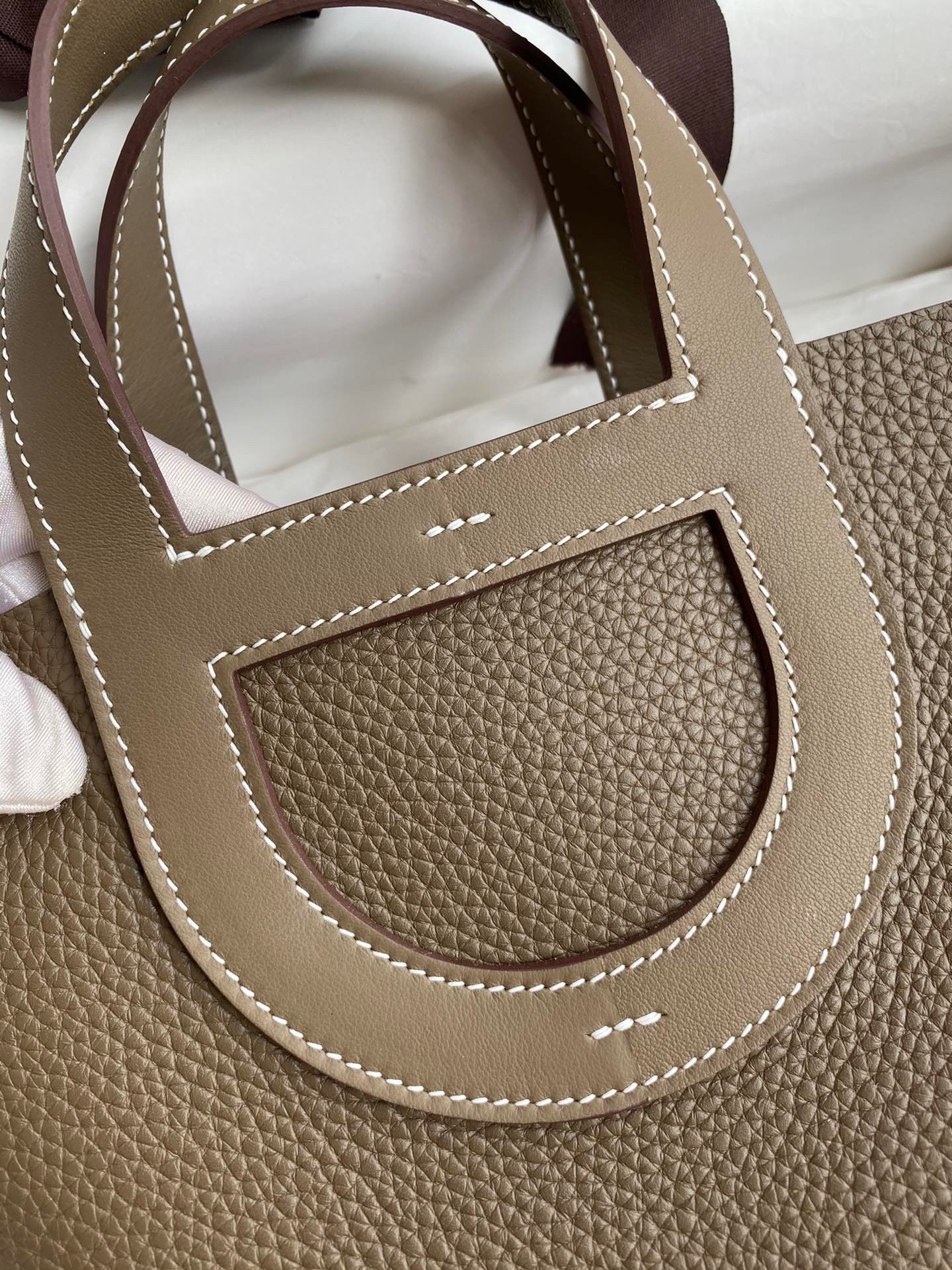 H**mes in the loop 18 handmade bag in taupe clemence leatherther