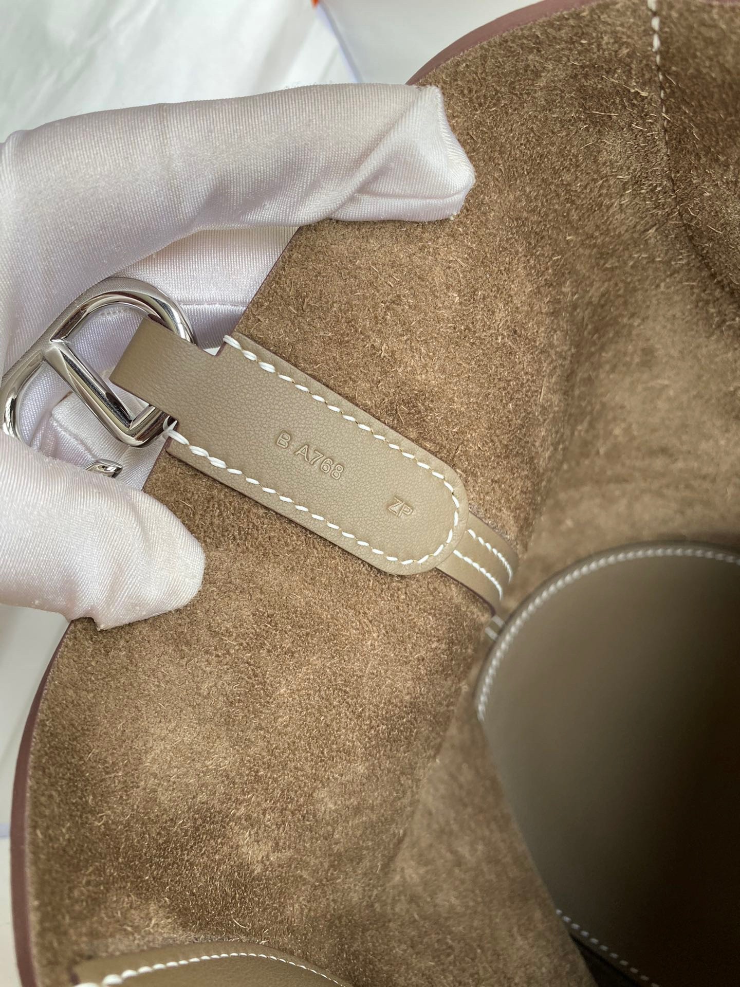 H**mes in the loop 18 handmade bag in taupe clemence leatherther