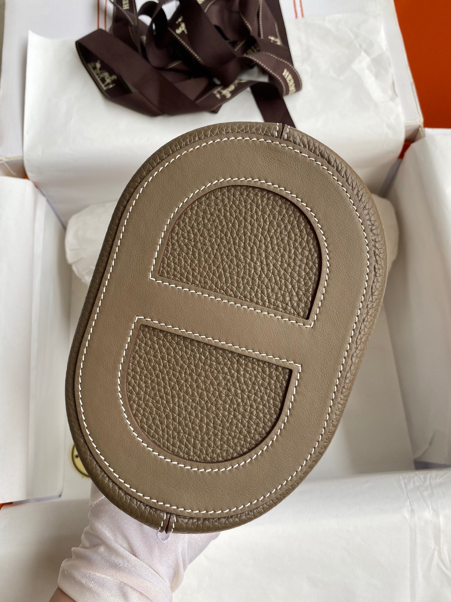 H**mes in the loop 18 handmade bag in taupe clemence leatherther