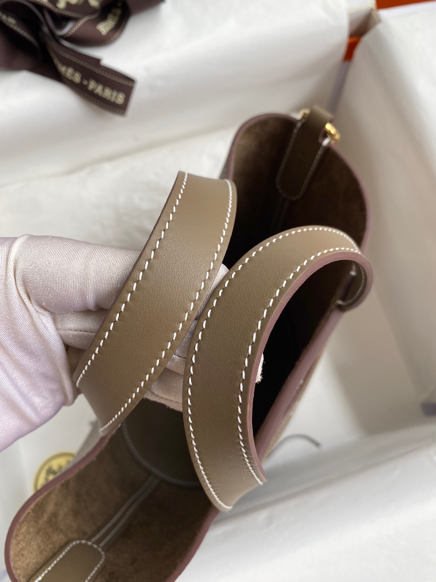 H**mes in the loop 18 handmade bag in taupe clemence leatherther