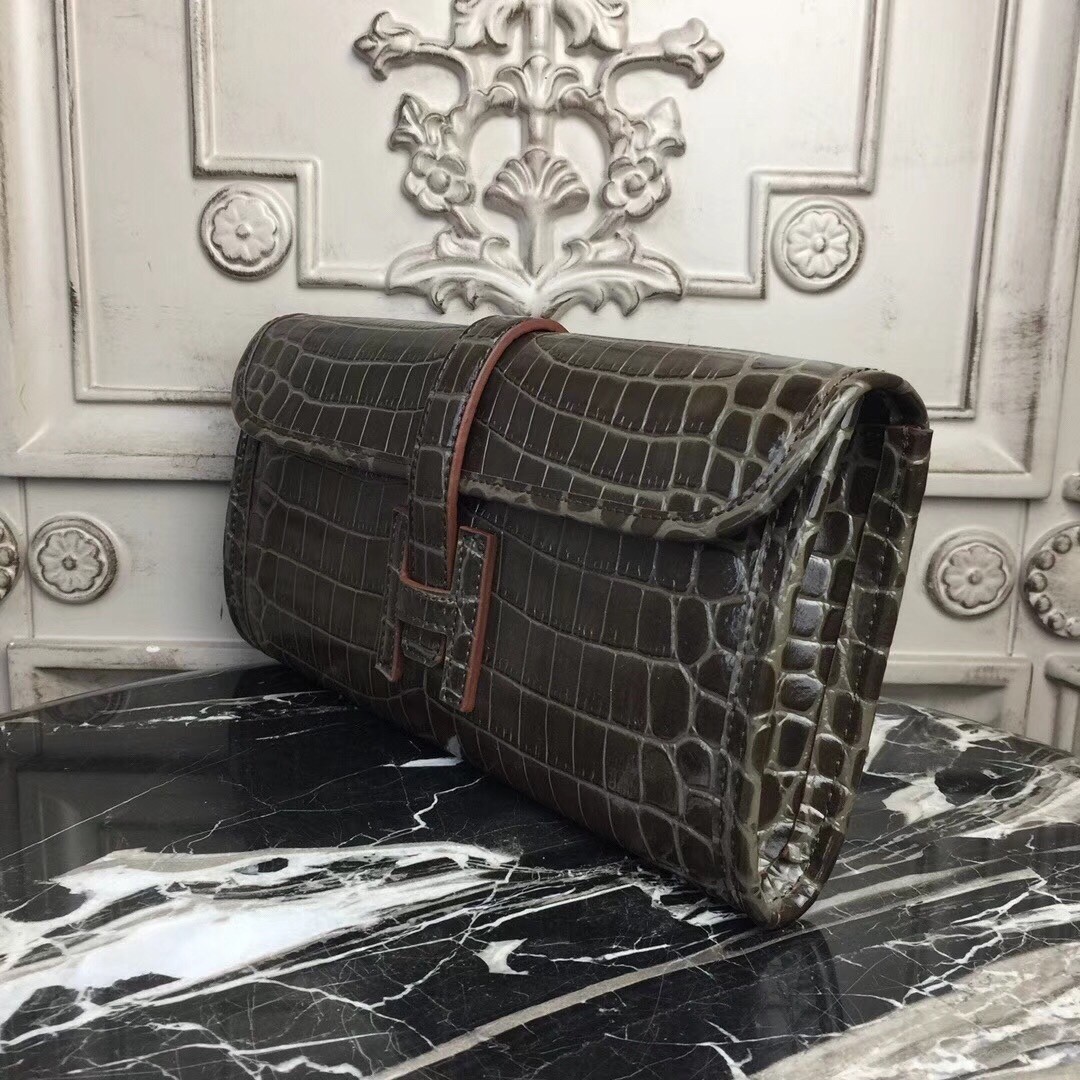 H**mes jige elan 29 clutch in chocolate crocodile leather