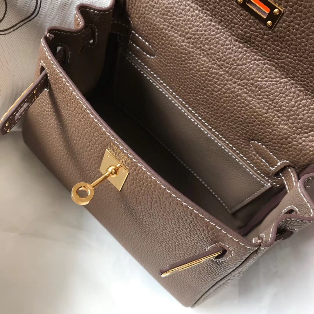 H**mes mini kelly 20cm bag in taupe clemence leather