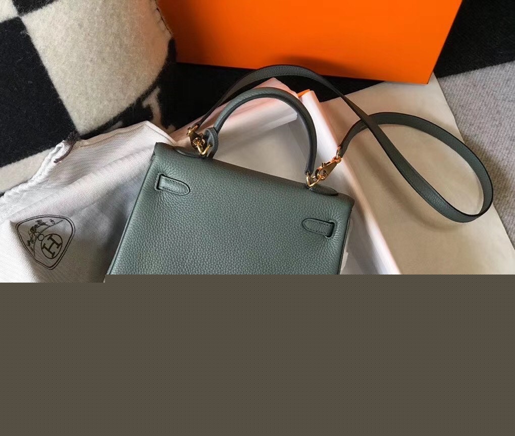 H**mes kelly 25cm retourne bag in vert amande clemence leather