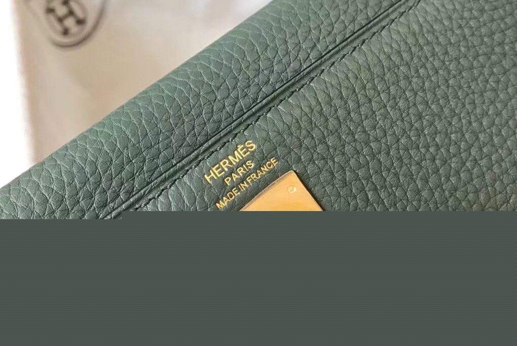 H**mes kelly 25cm retourne bag in vert amande clemence leather