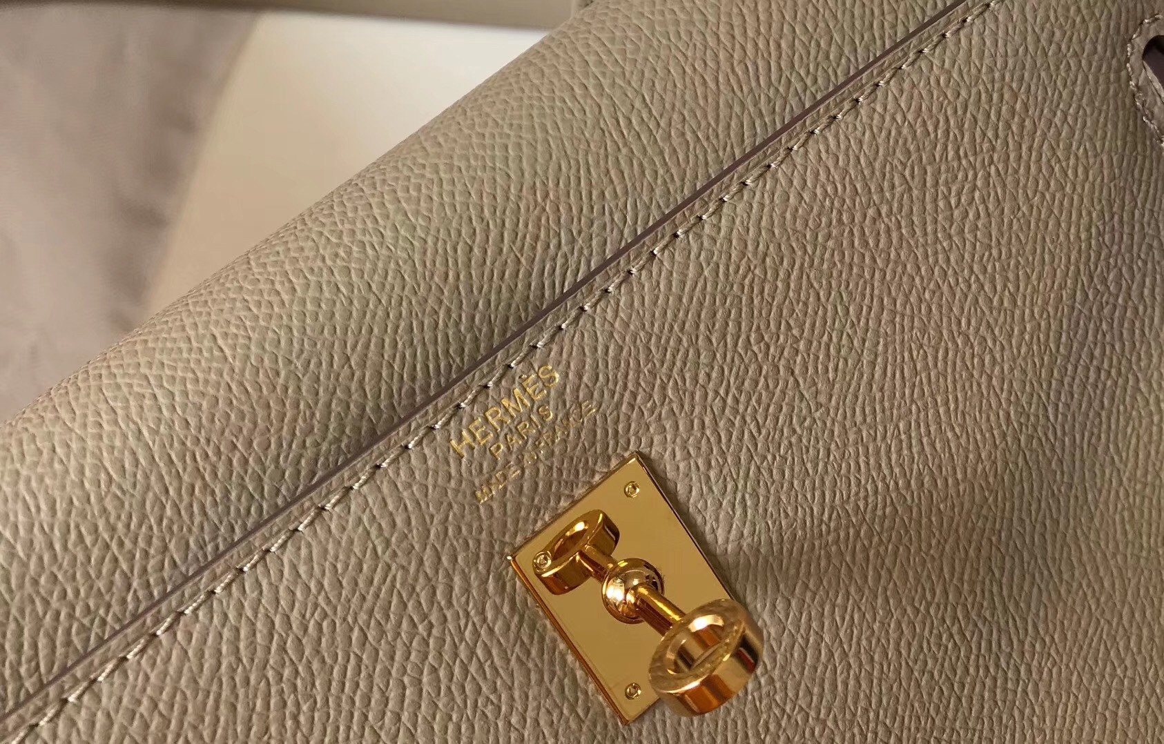 H**mes kelly 25cm sellier bag in tourterelle epsom leather
