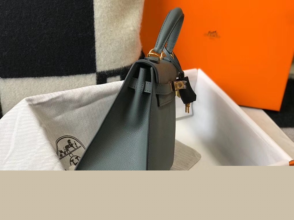 H**mes kelly 25cm sellier bag in vert amande epsom leather