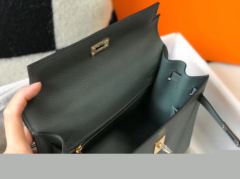 H**mes kelly 25cm sellier bag in vert amande epsom leather
