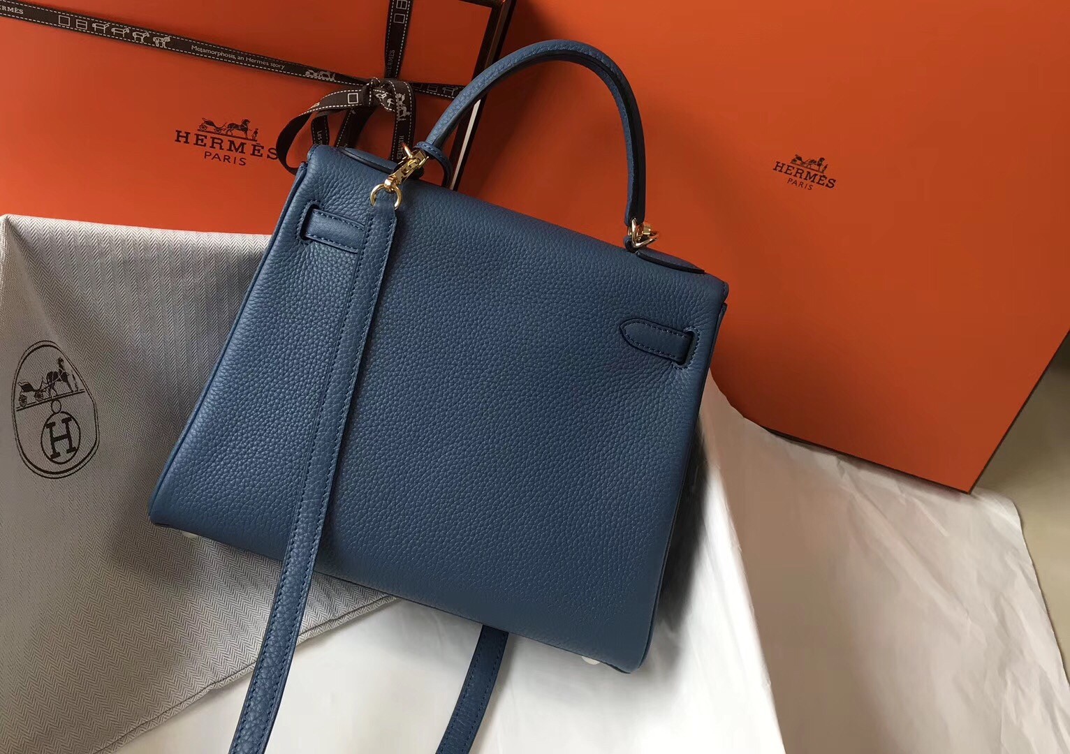 H**mes kelly 28cm retourne bag in blue agate clemence leather