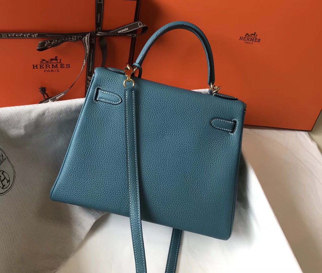 H**mes kelly 28cm retourne bag in blue jean clemence leather
