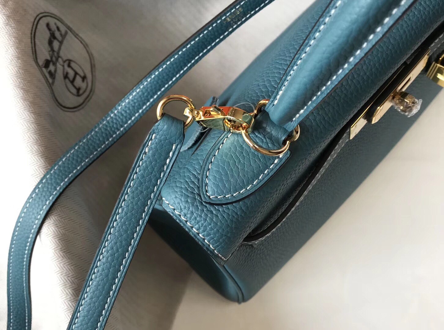 H**mes kelly 28cm retourne bag in blue jean clemence leather