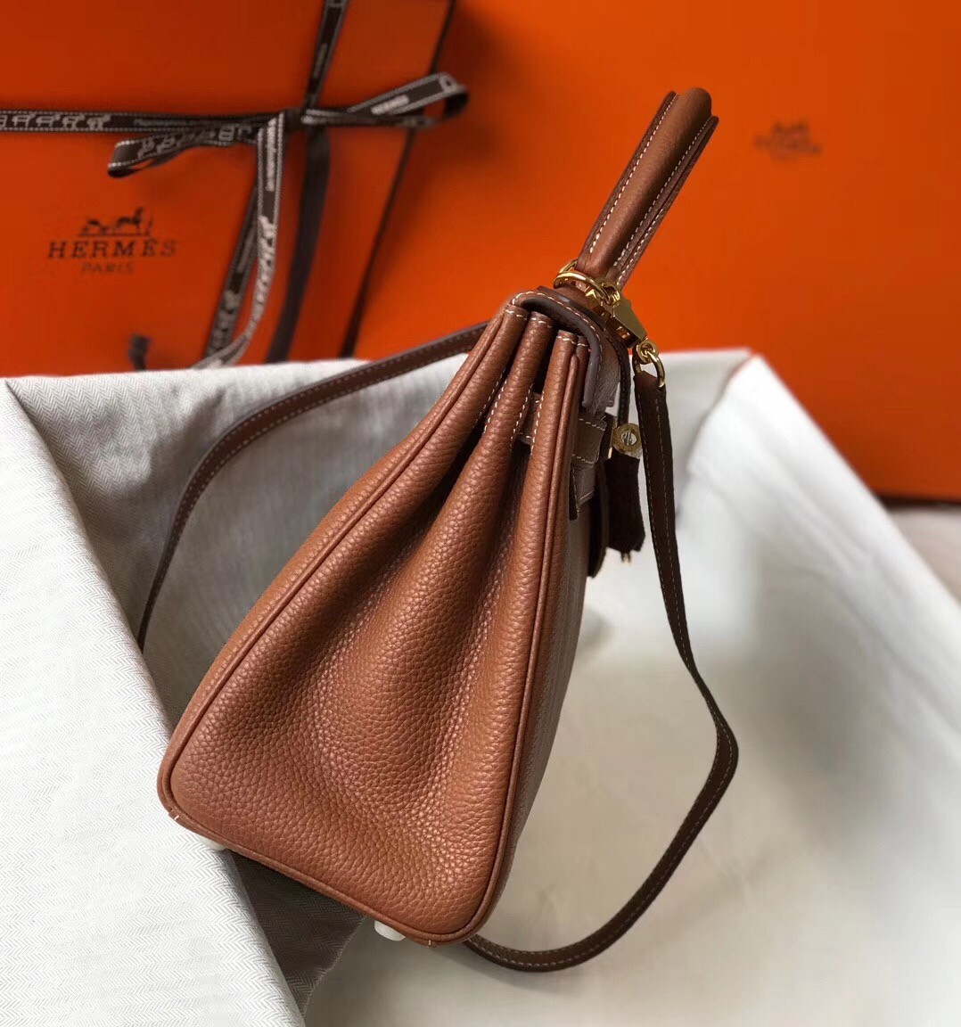 H**mes kelly 28cm retourne bag in gold clemence leather