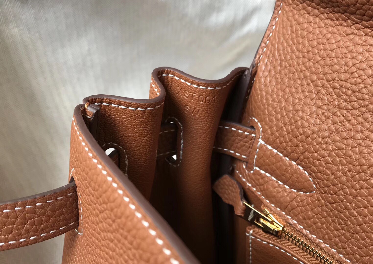 H**mes kelly 28cm retourne bag in gold clemence leather