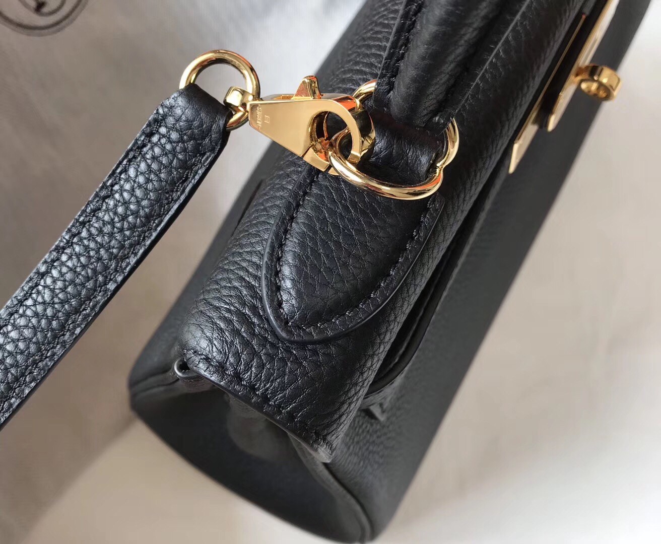 H**mes kelly 28cm retourne bag in black clemence leather