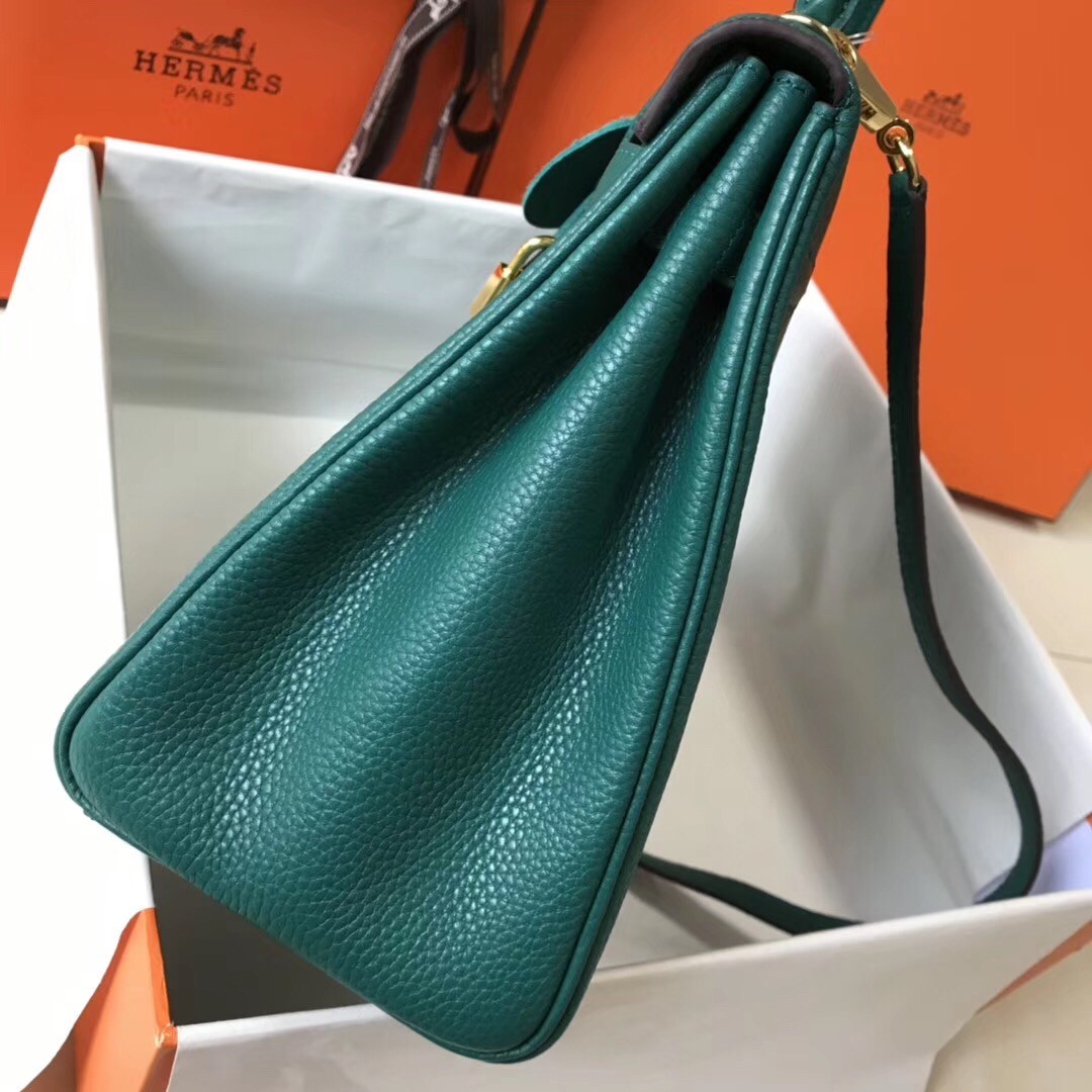 H**mes kelly 32cm retourne bag in malachite clemence leather