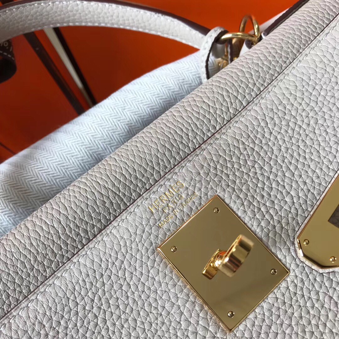 H**mes kelly 32cm retourne bag in pearl grey clemence leather