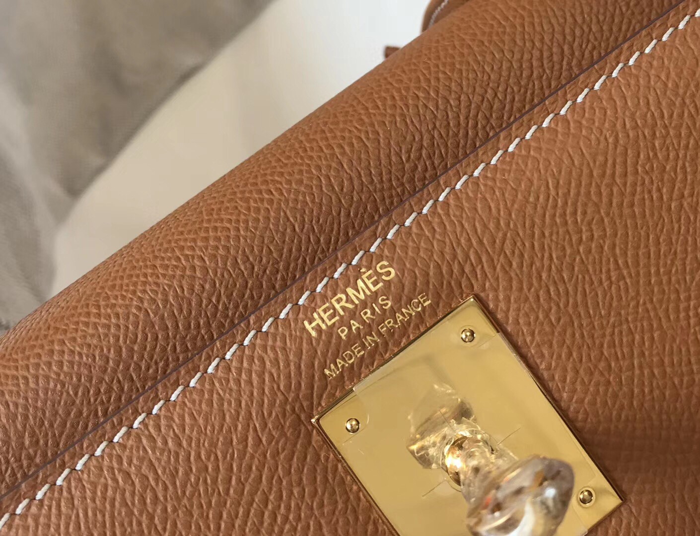 H**mes kelly 32cm sellier bag in gold epsom leather