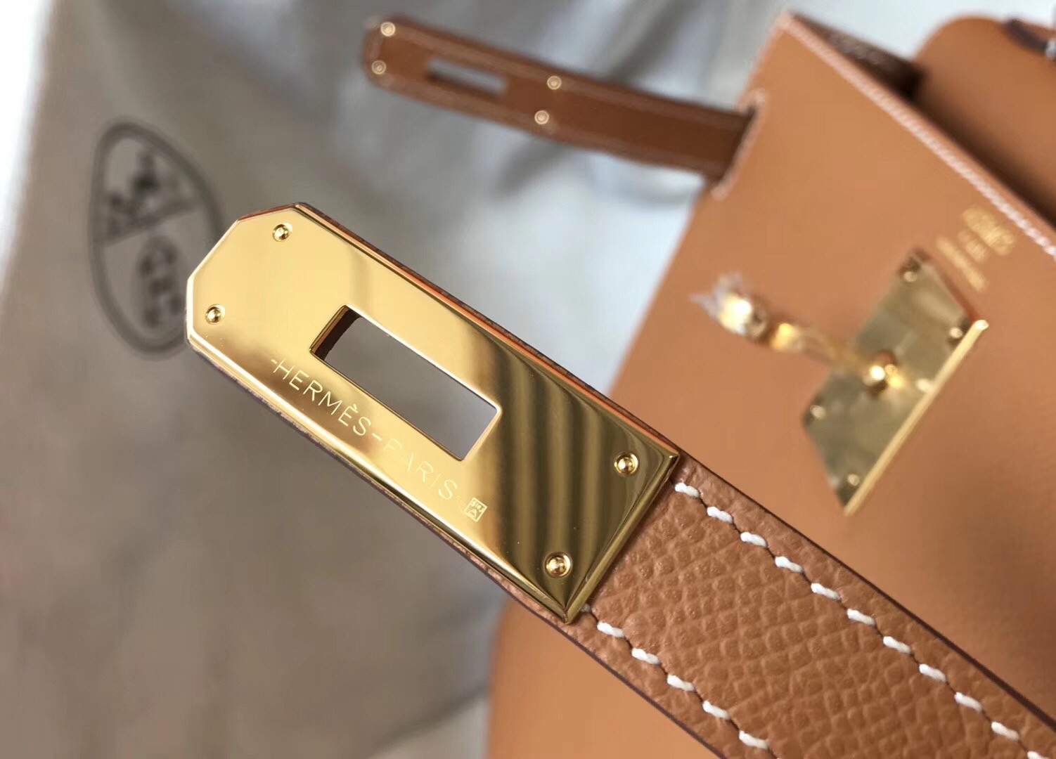 H**mes kelly 32cm sellier bag in gold epsom leather