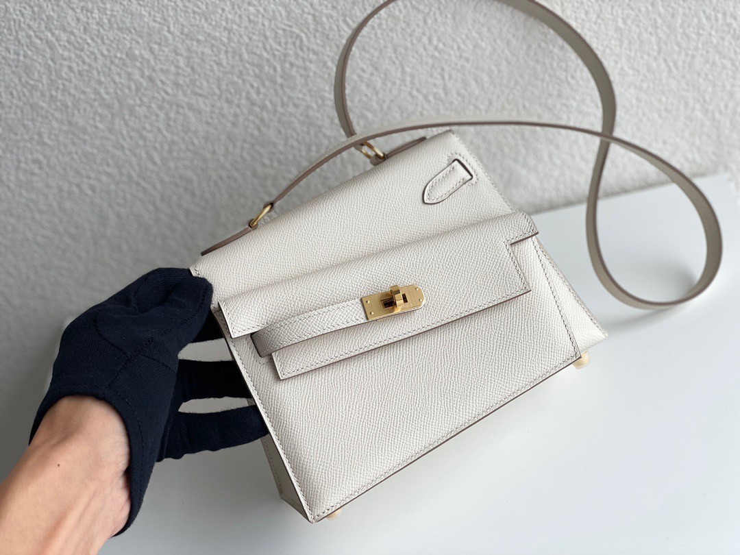 H**mes kelly en desordre 20 handmade bag in craie epsom calfskin