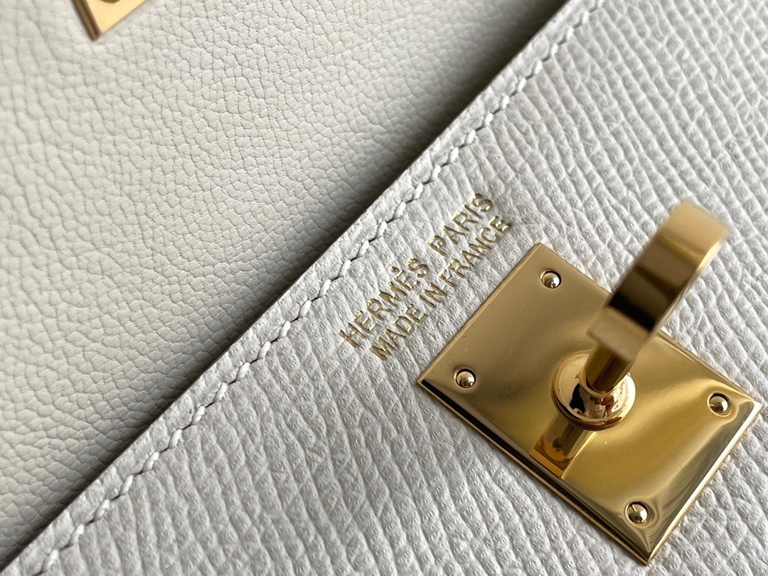 H**mes kelly en desordre 20 handmade bag in craie epsom calfskin
