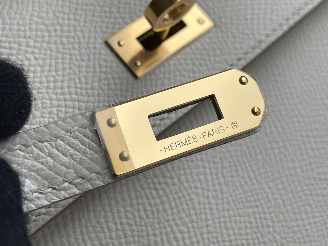 H**mes kelly en desordre 20 handmade bag in craie epsom calfskin