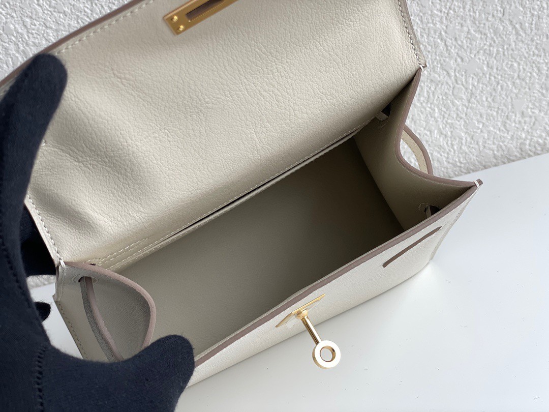 H**mes kelly en desordre 20 handmade bag in craie epsom calfskin