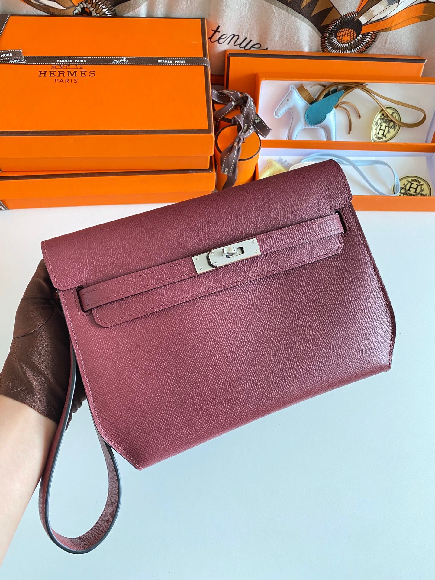 H**mes kelly depeches 25 pouch in bordeaux epsom calfskin