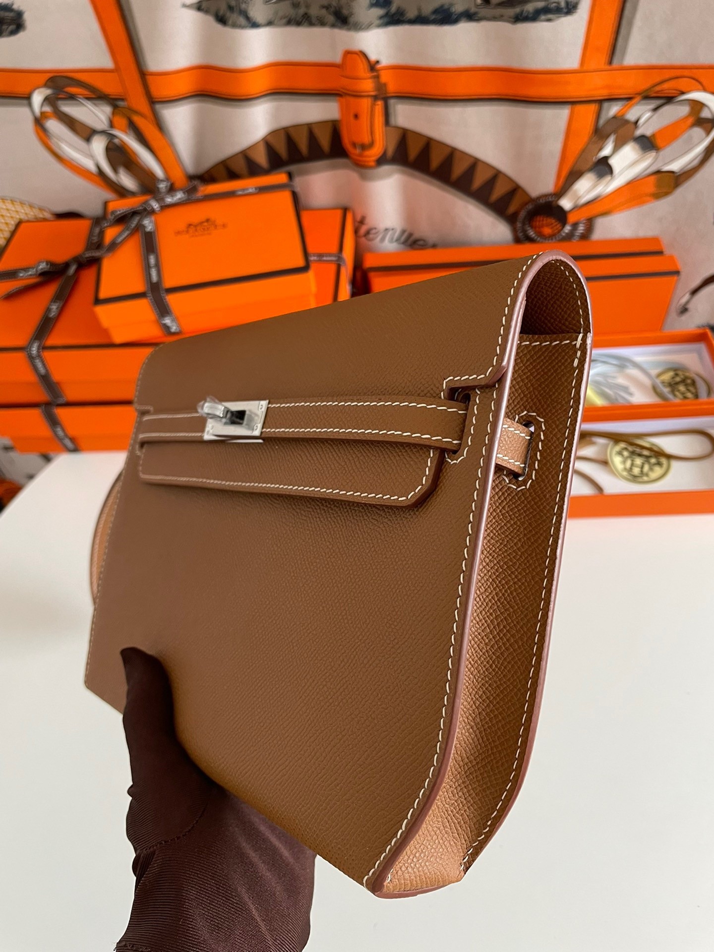 H**mes kelly depeches 25 pouch in gold epsom calfskin