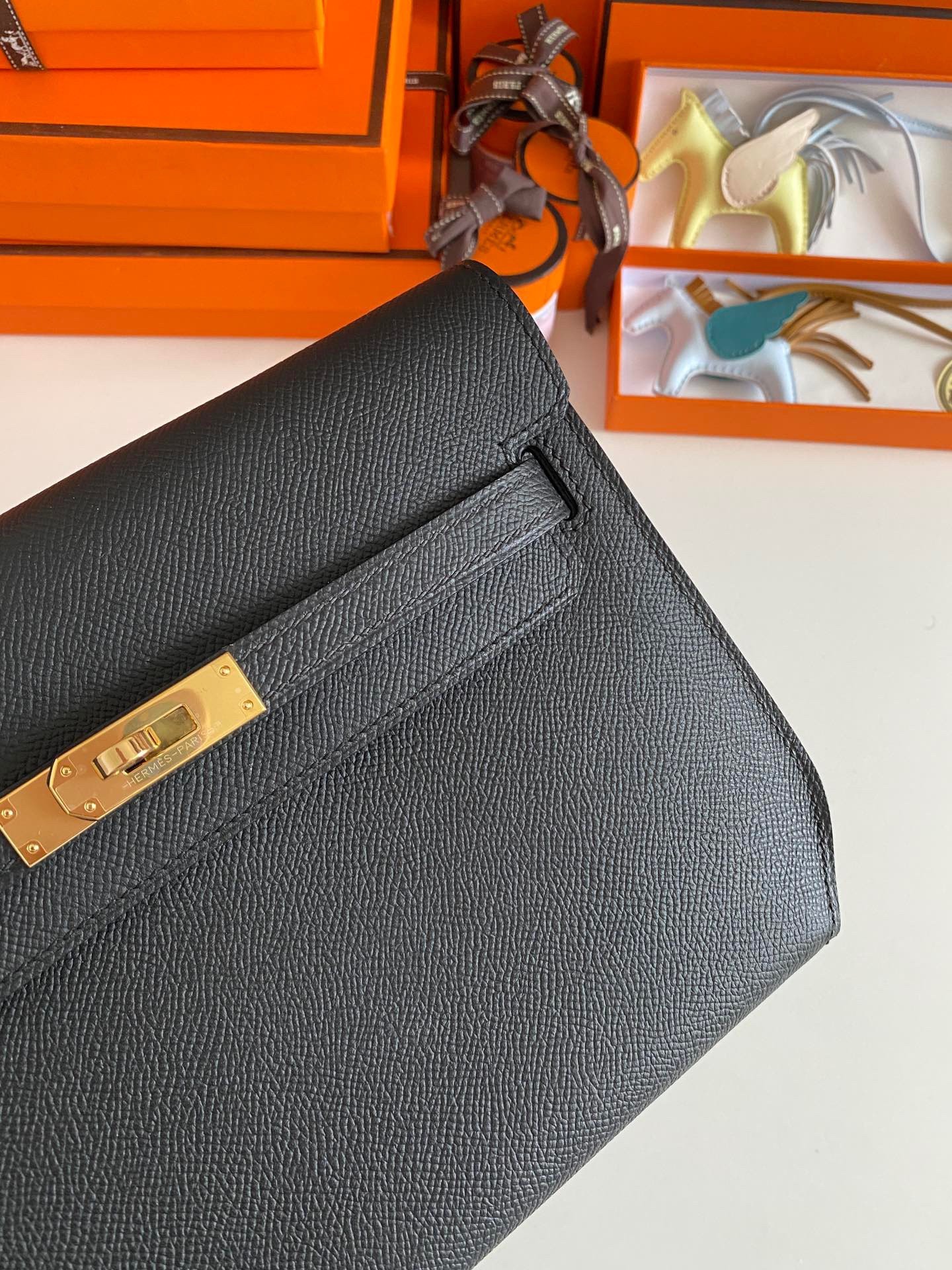 H**mes kelly depeches 25 pouch in black epsom calfskin
