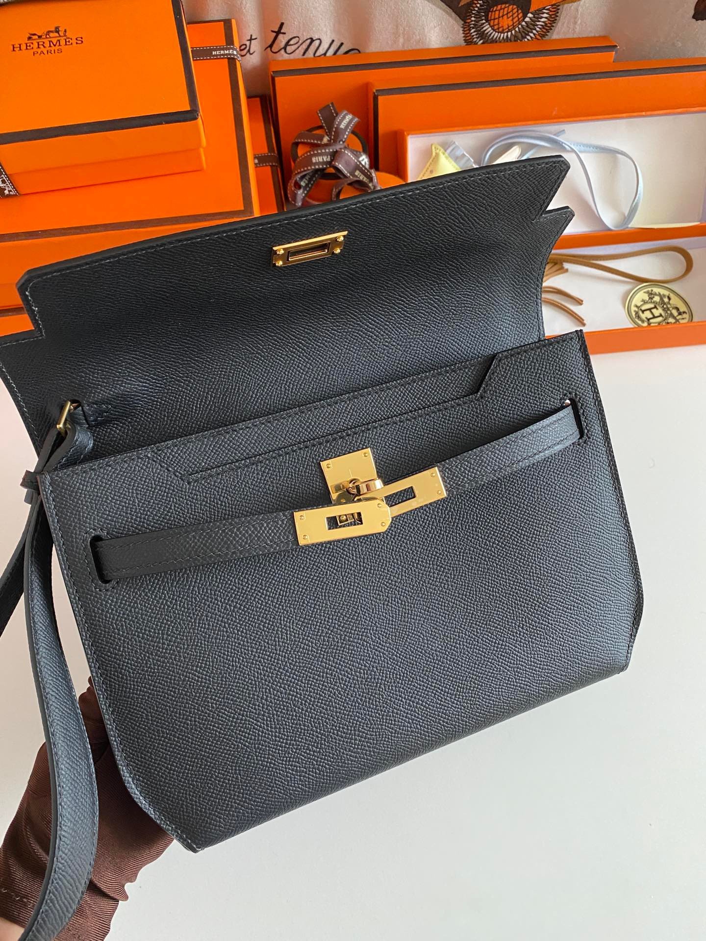 H**mes kelly depeches 25 pouch in black epsom calfskin