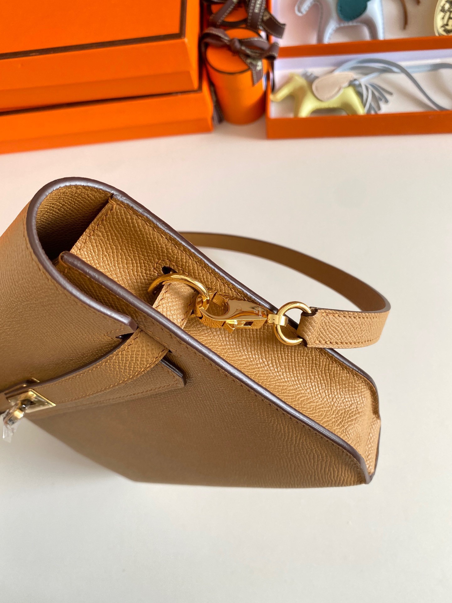 H**mes kelly depeches 25 pouch in sesame epsom calfskin