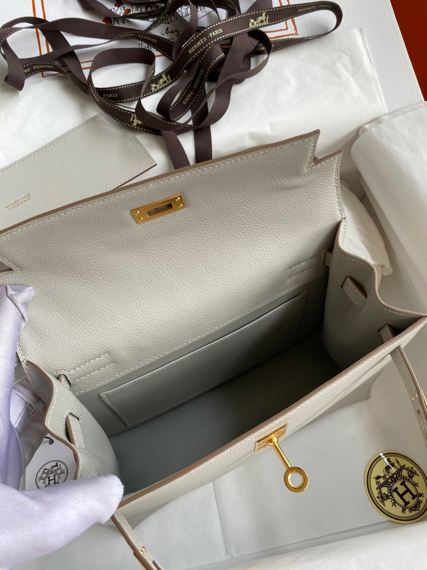 H**mes kelly danse ii handmade bag in pearl grey evercolor calfskin