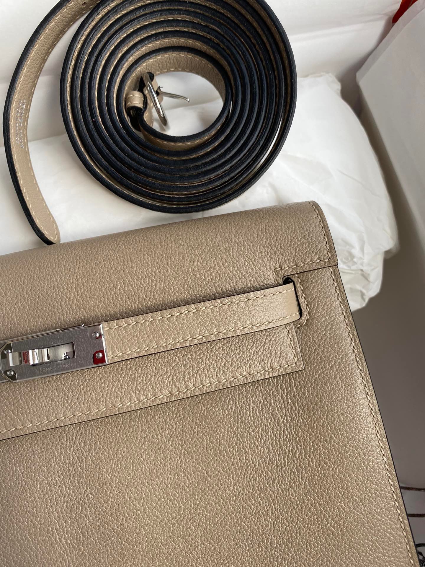 H**mes kelly danse ii handmade bag in gris tourterelle evercolor calfskin