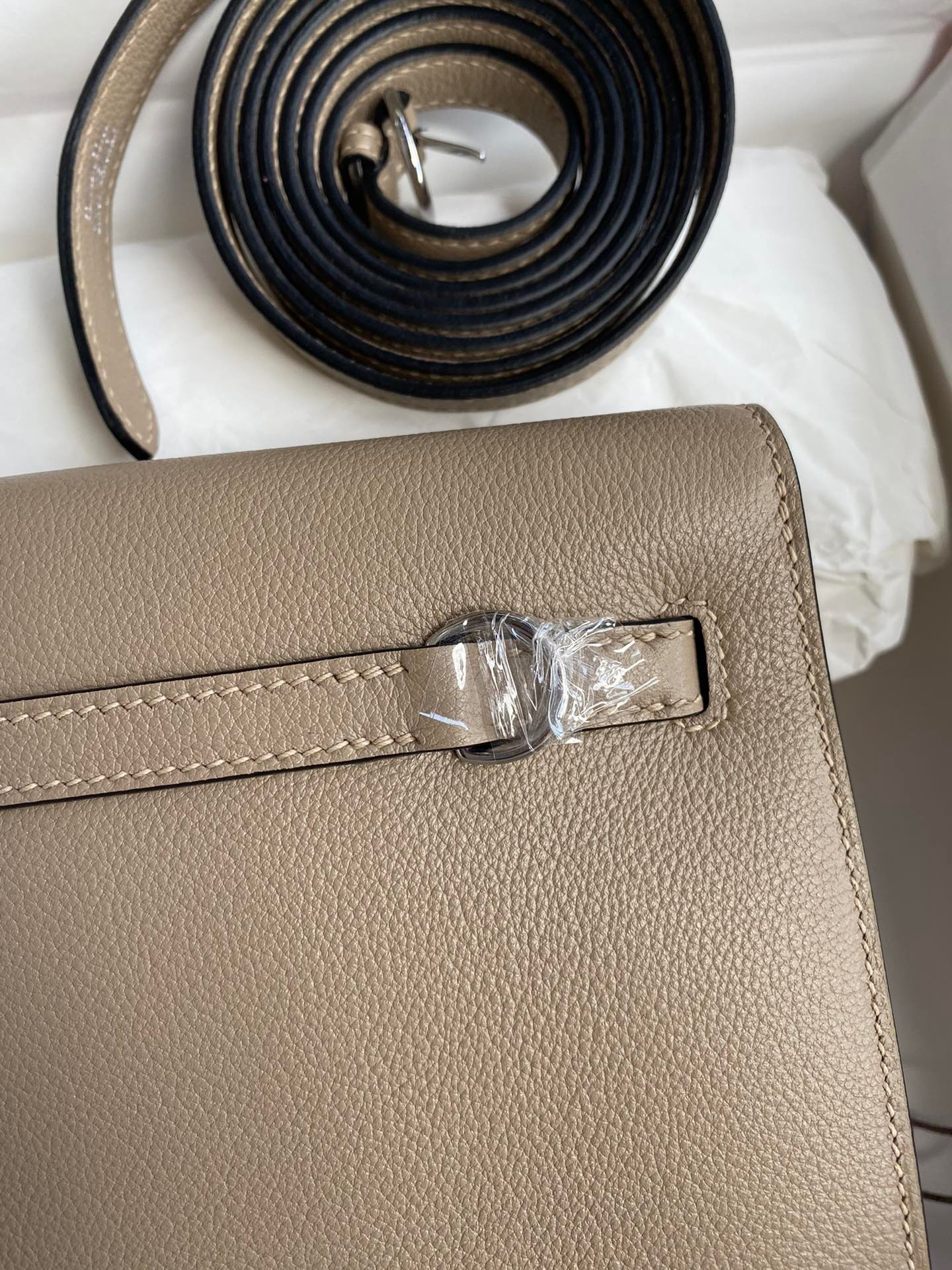H**mes kelly danse ii handmade bag in gris tourterelle evercolor calfskin