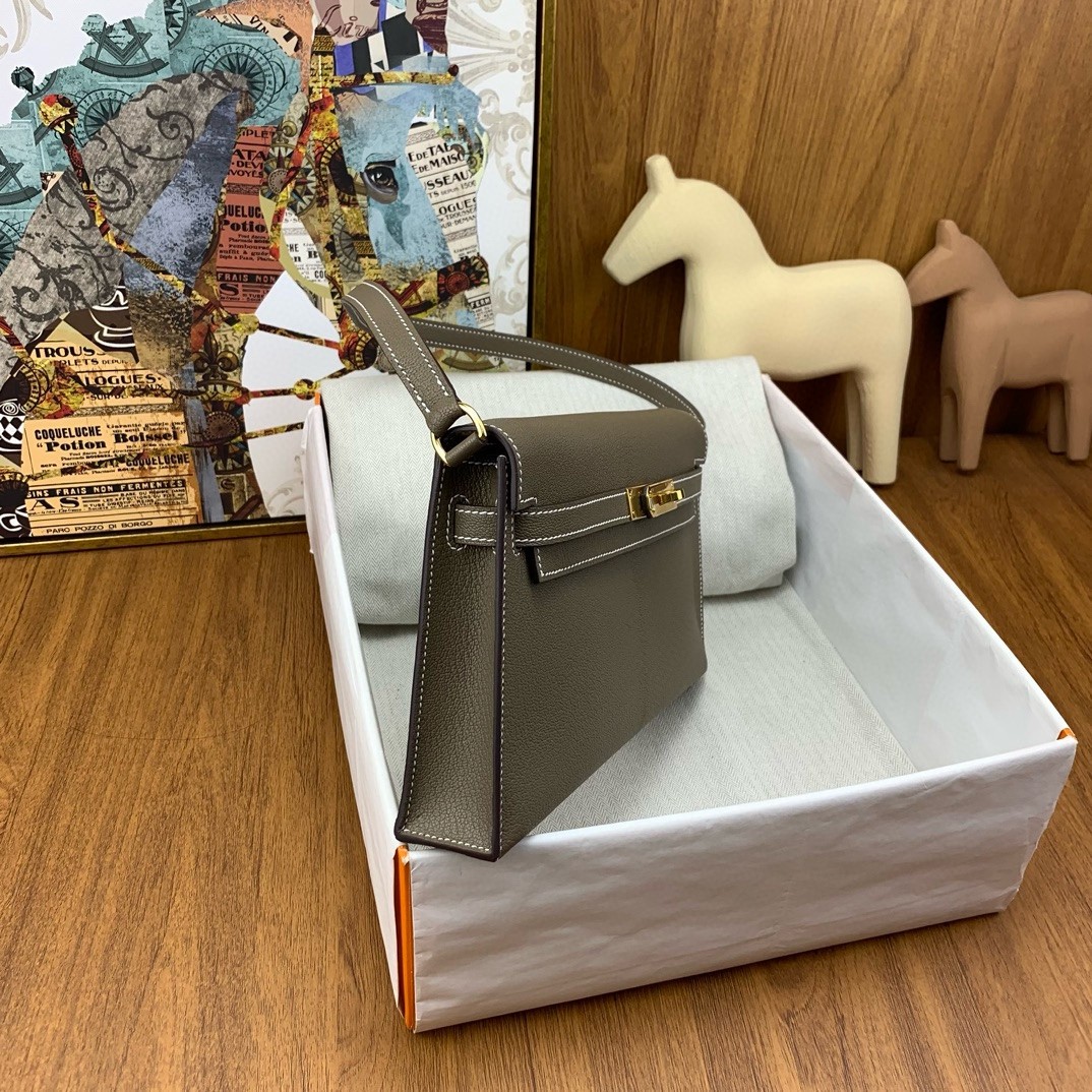 H**mes kelly elan handmade bag in taupe chevre mysore leather