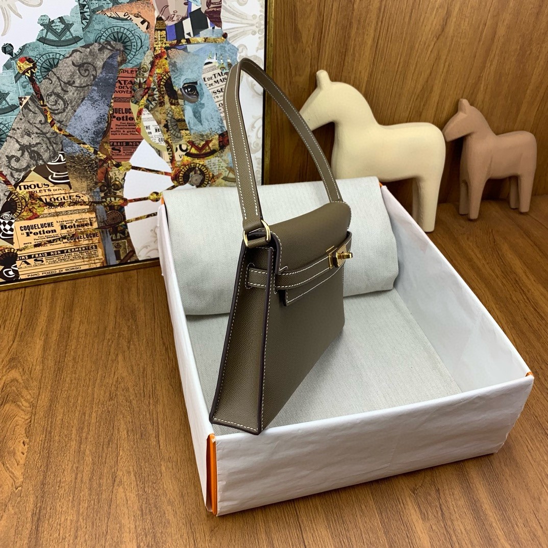 H**mes kelly elan handmade bag in taupe epsom leather