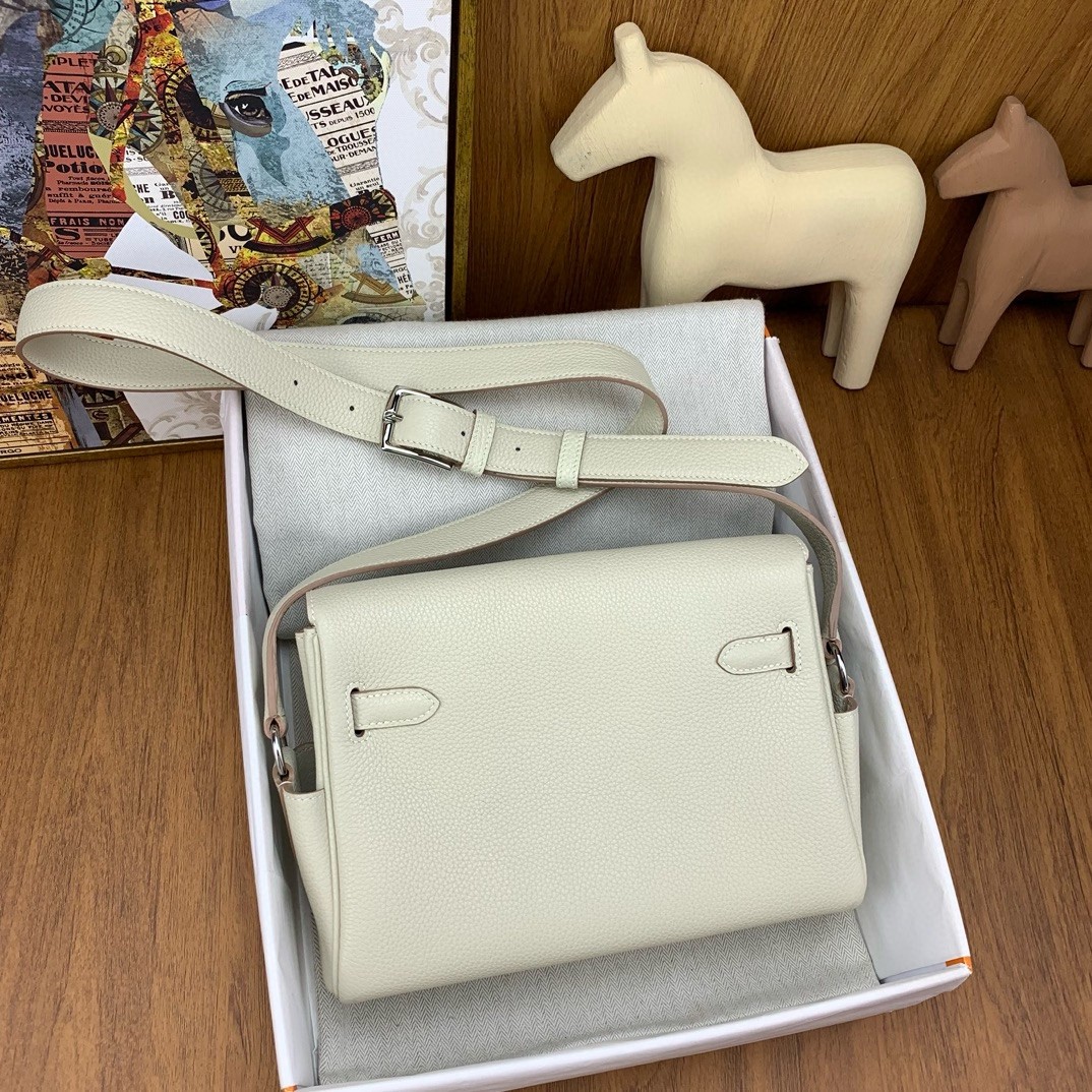 H**mes kelly messenger bag in craie clemence leather