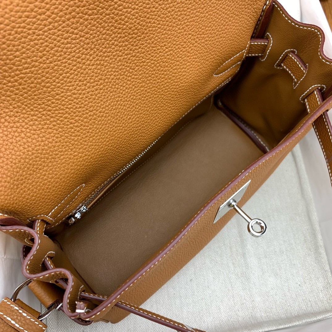 H**mes kelly messenger bag in gold clemence leather