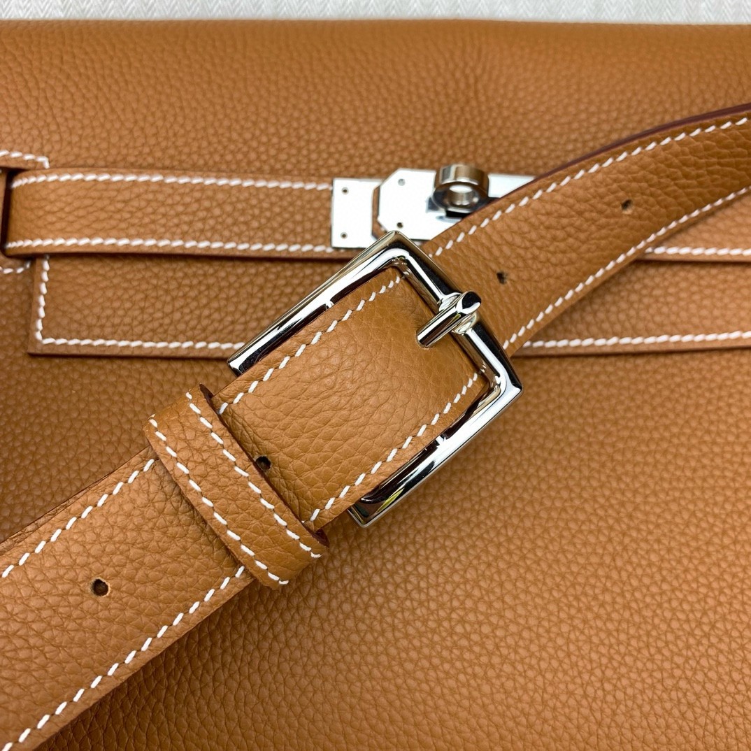 H**mes kelly messenger bag in gold clemence leather