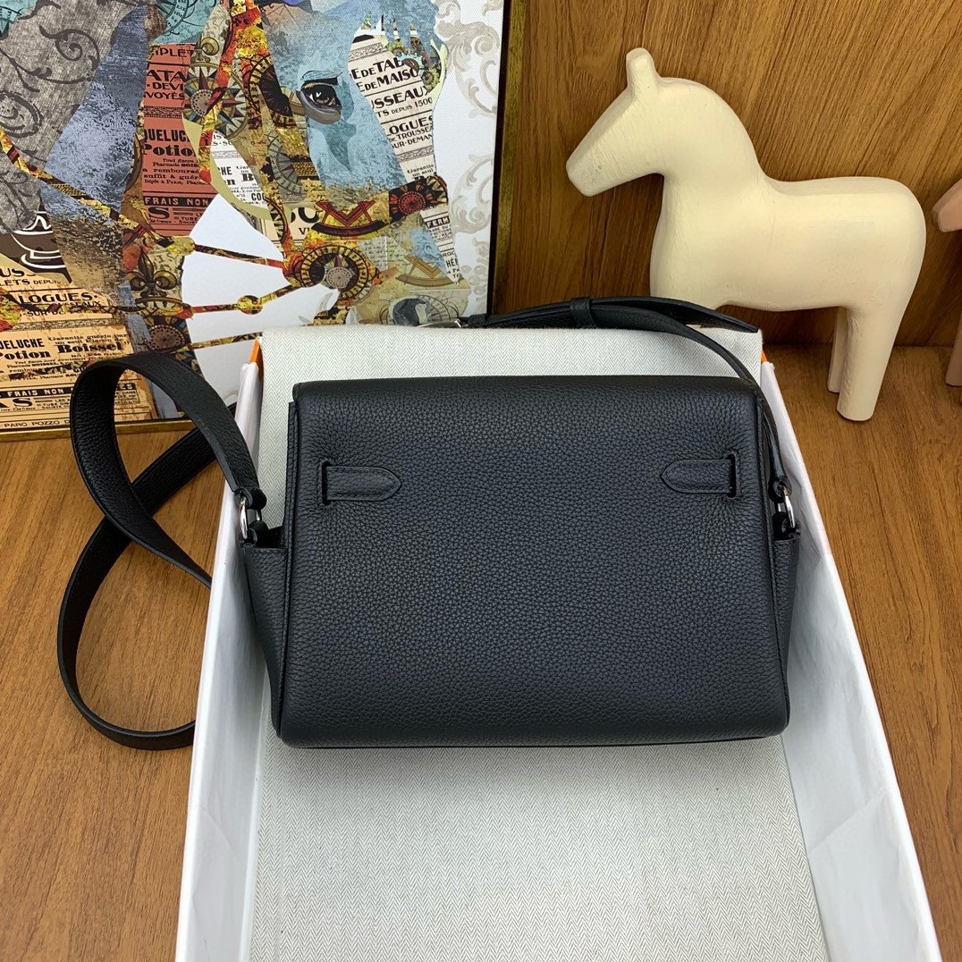 H**mes kelly messenger bag in black clemence leather