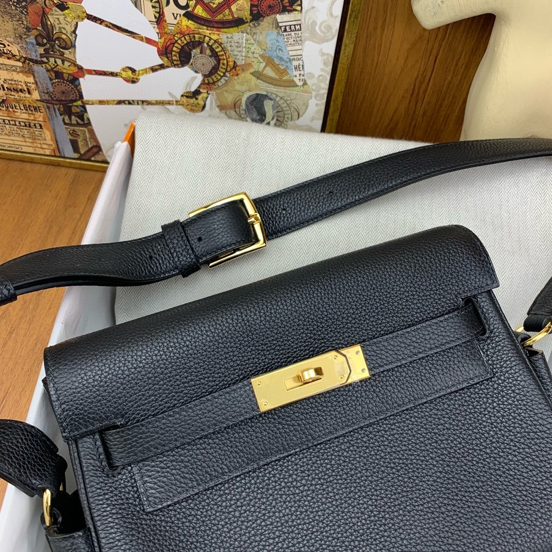 H**mes kelly messenger bag in black clemence leather