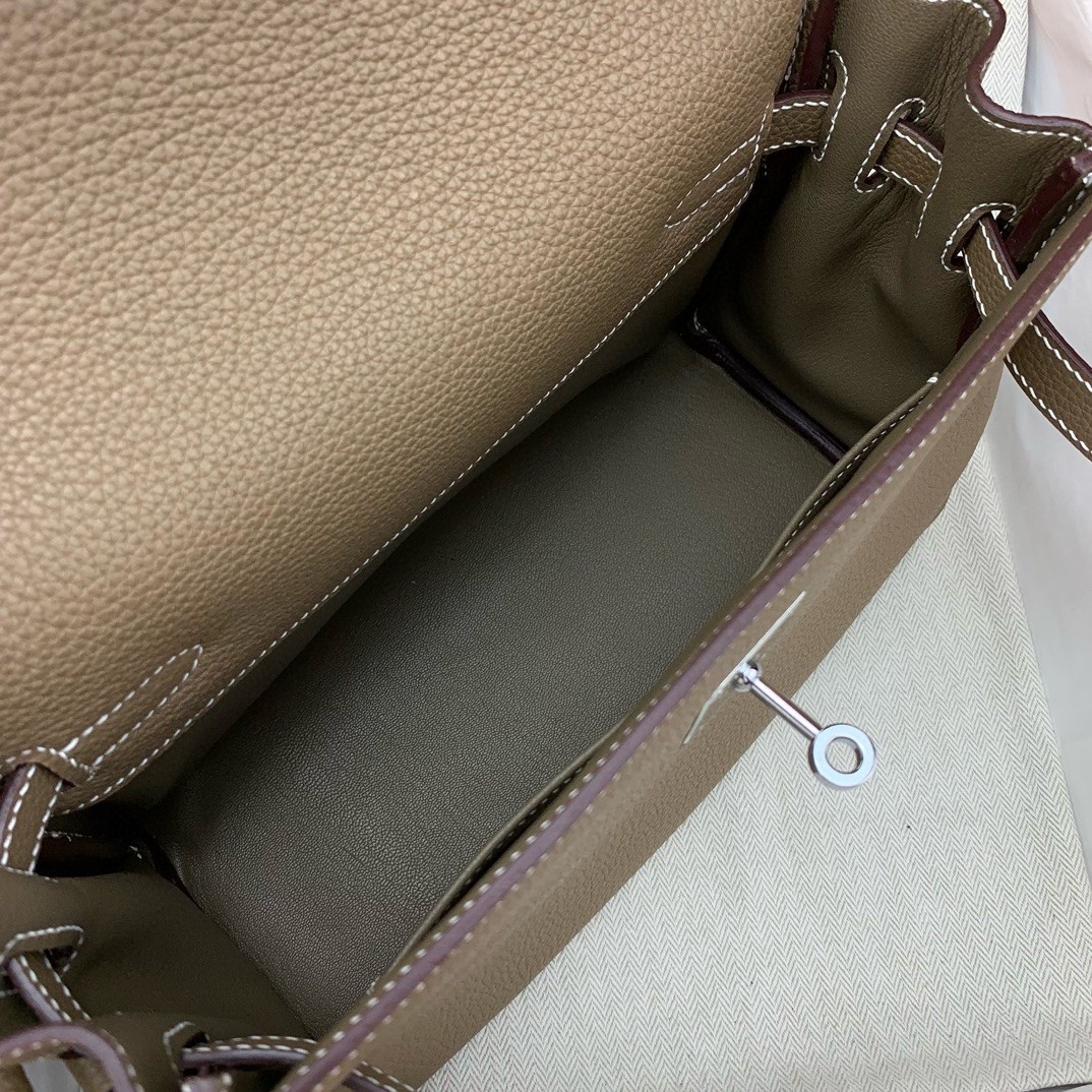 H**mes kelly messenger bag in taupe clemence leather
