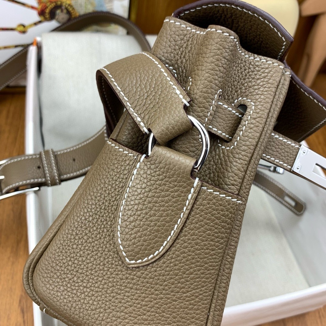 H**mes kelly messenger bag in taupe clemence leather