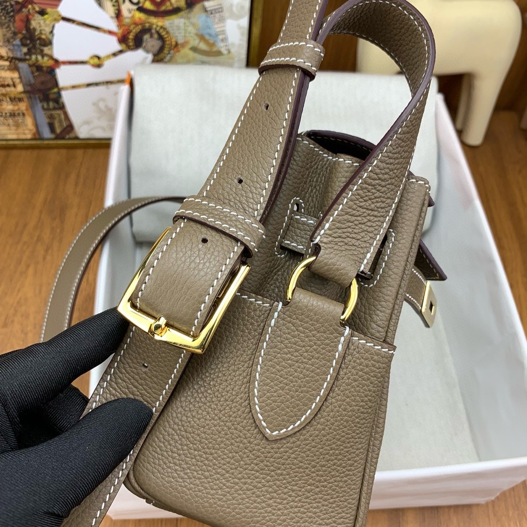 H**mes kelly messenger bag in taupe clemence leather