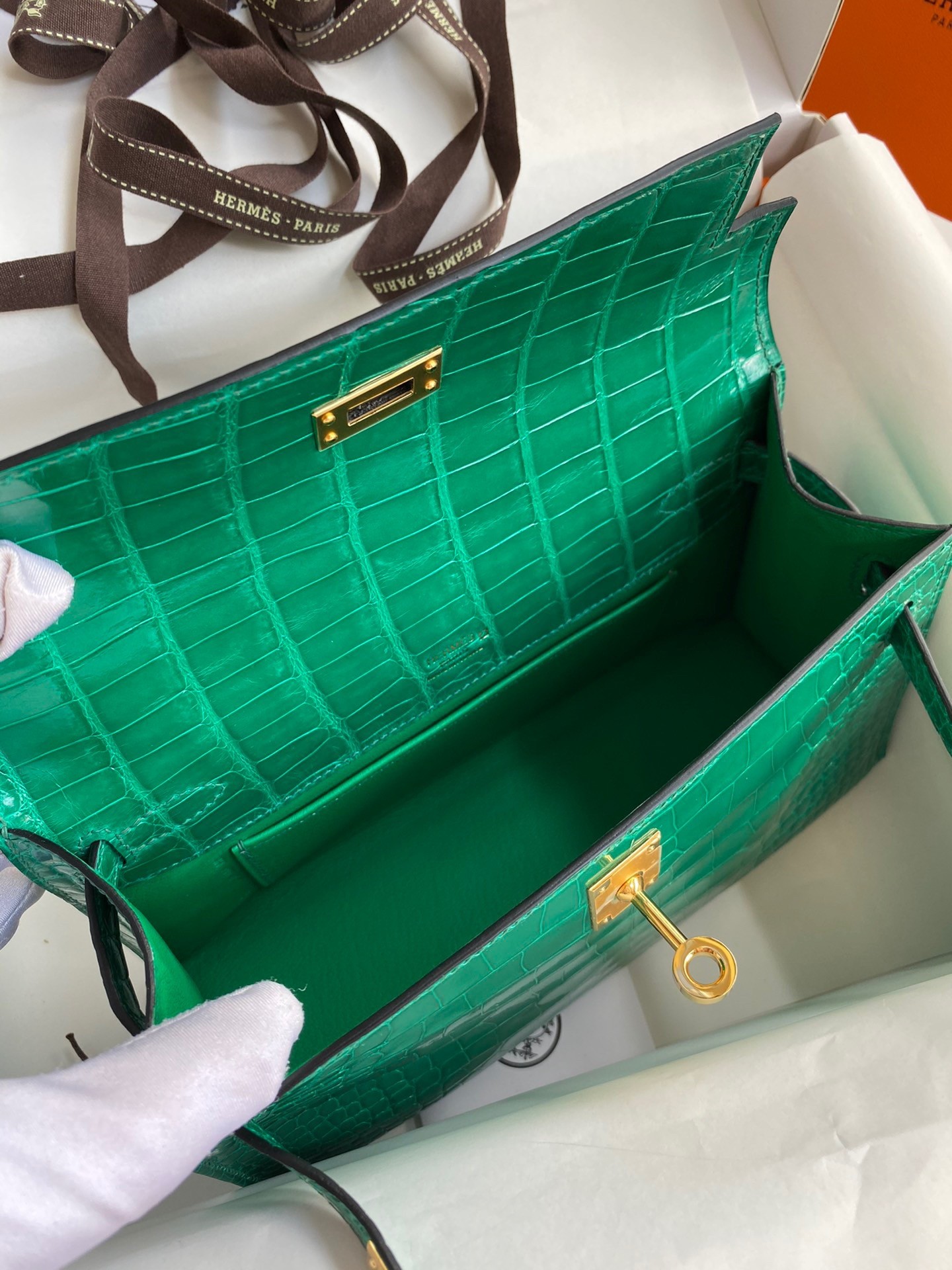H**mes kelly pochette handmade bag in vert emerald shiny alligator leather