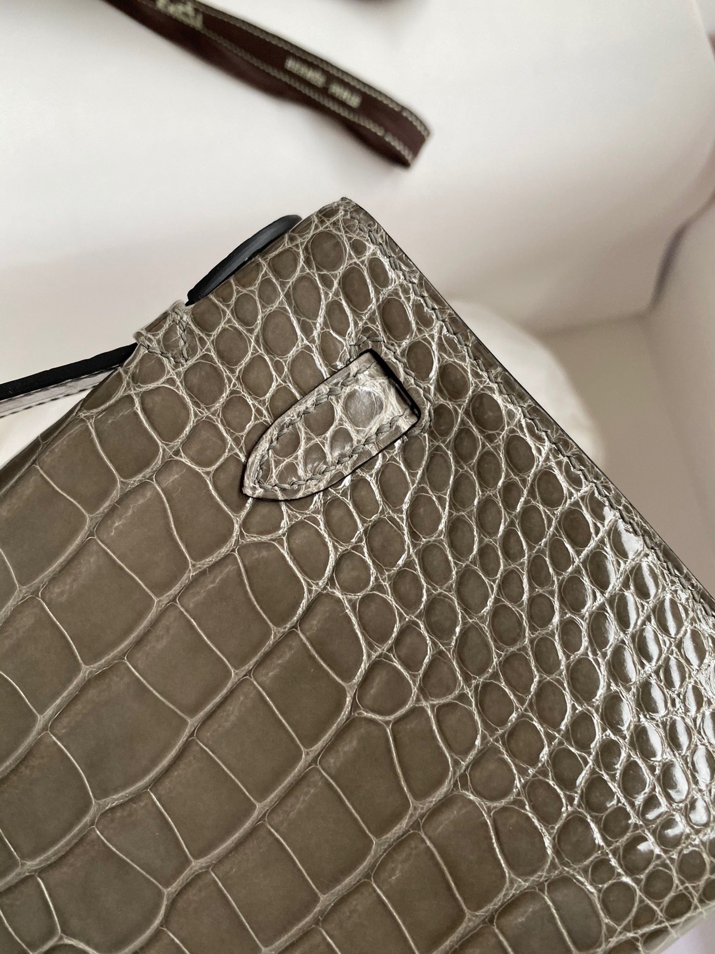H**mes kelly pochette handmade bag in taupe shiny alligator leather