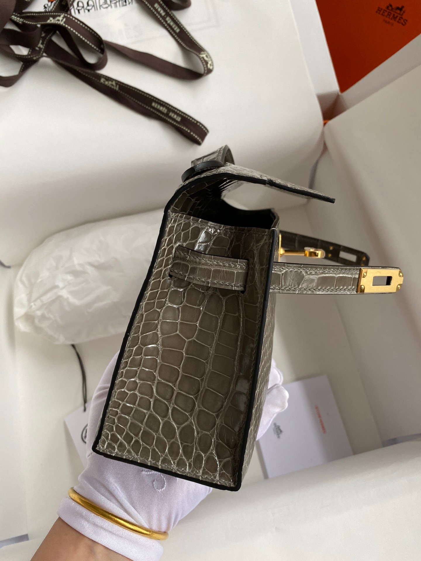 H**mes kelly pochette handmade bag in taupe shiny alligator leather