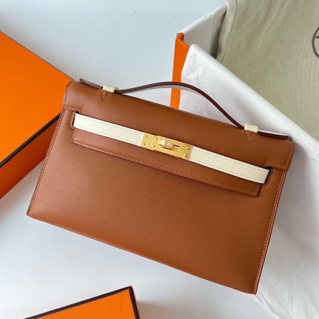 H**mes hss kelly pochette bicolor bag in gold and craie swift calfskin